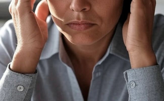 У девушки стресс Девушка нервничает